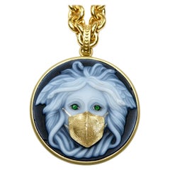 Potenziatore Medusa mascherato in oro 18k