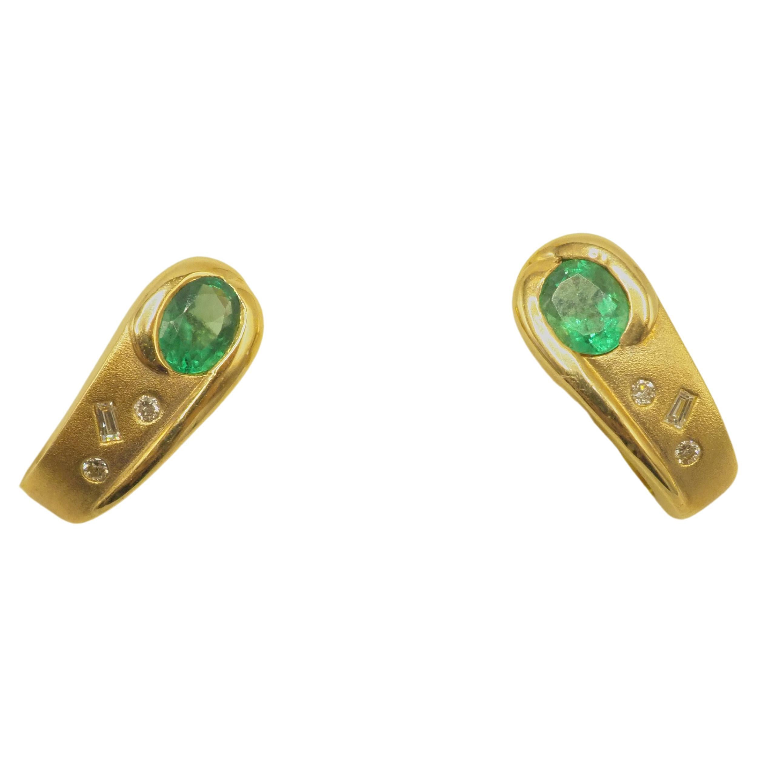 18K Gold Matted 0.65ct Emerald & 0.07ct Assorted Diamonds Fine Earrings For Sale