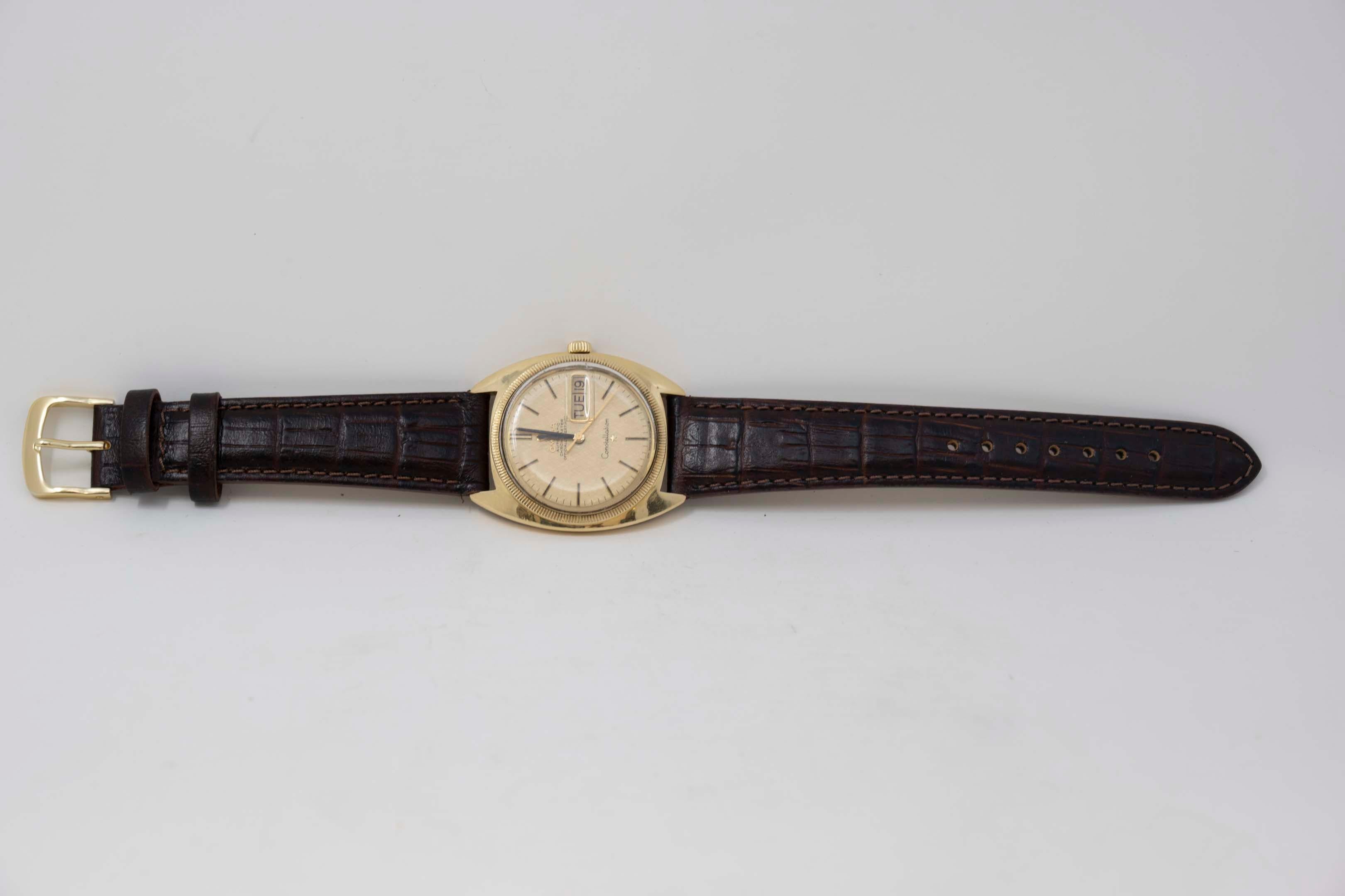 Reloj de caballero Omega Constellation Chronometer de oro de 18 quilates en venta 3