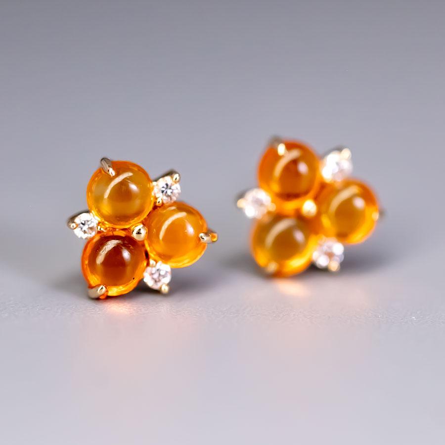 18K Gold Mexikanischer Feueropal Diamant Trio Ohrstecker (Rundschliff) im Angebot