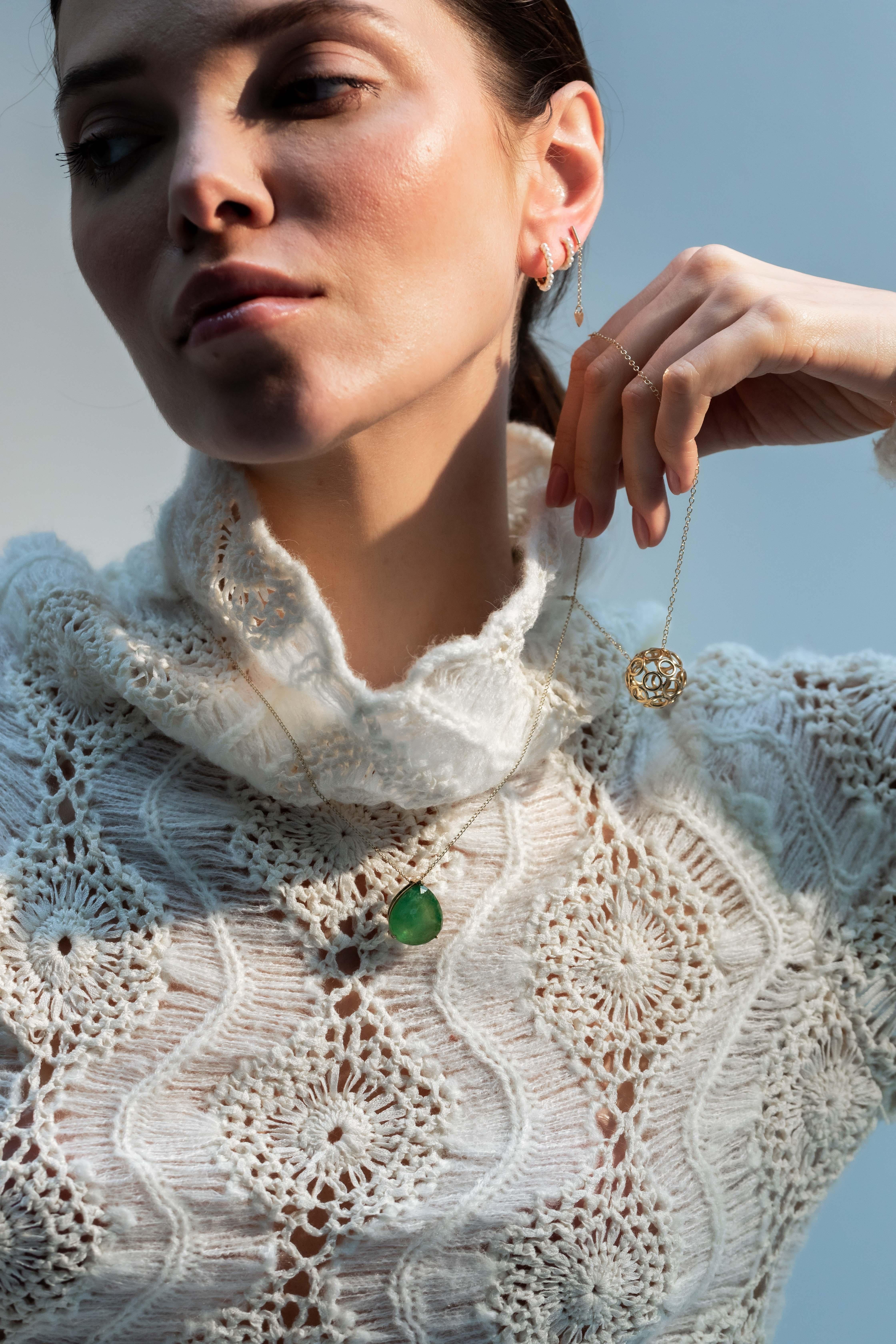 Mini orecchino a cerchio con perle
Perla bianca d'acqua dolce
Diametro interno: 6 mm
