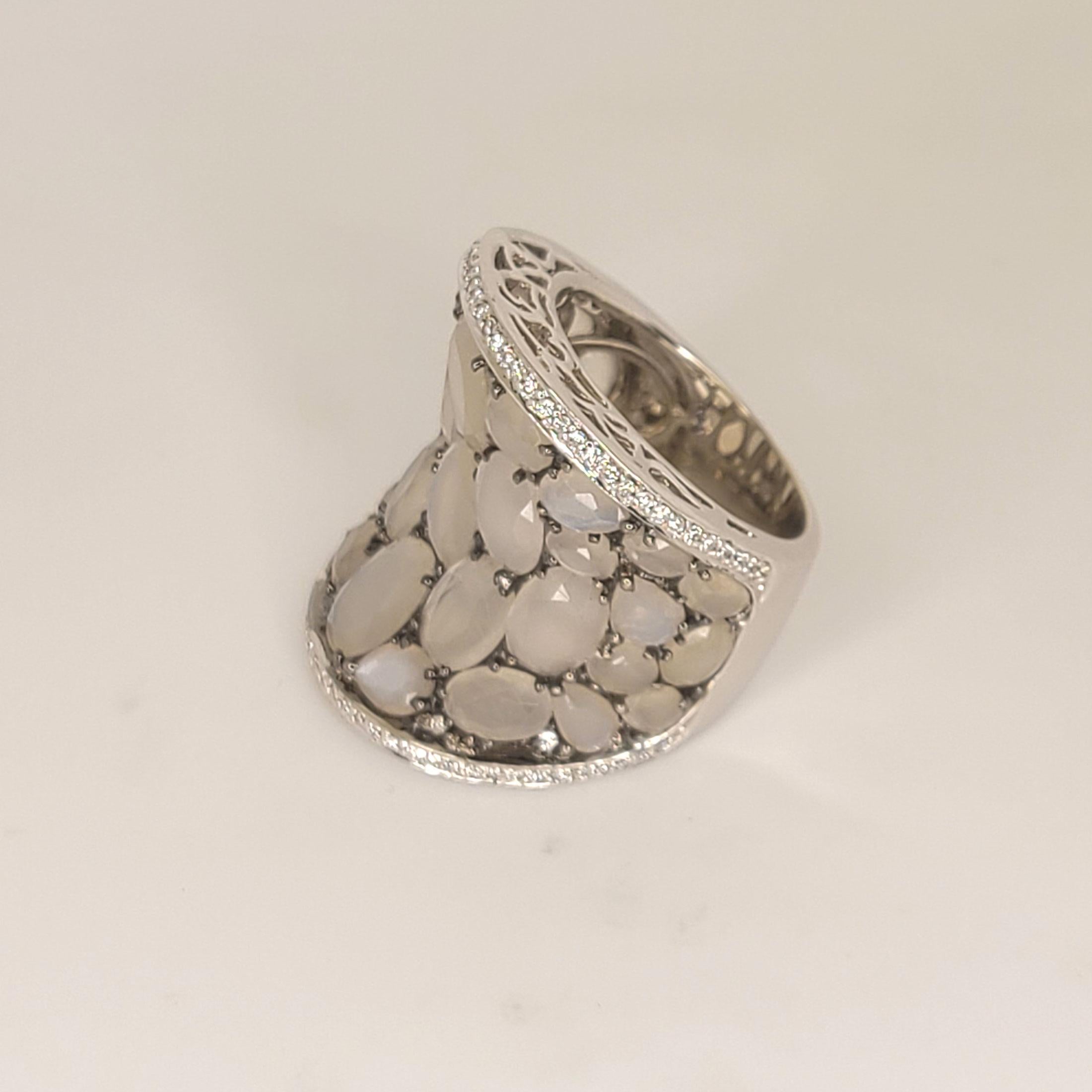 Contemporary 18k Gold Moonstone Diamond Ring For Sale