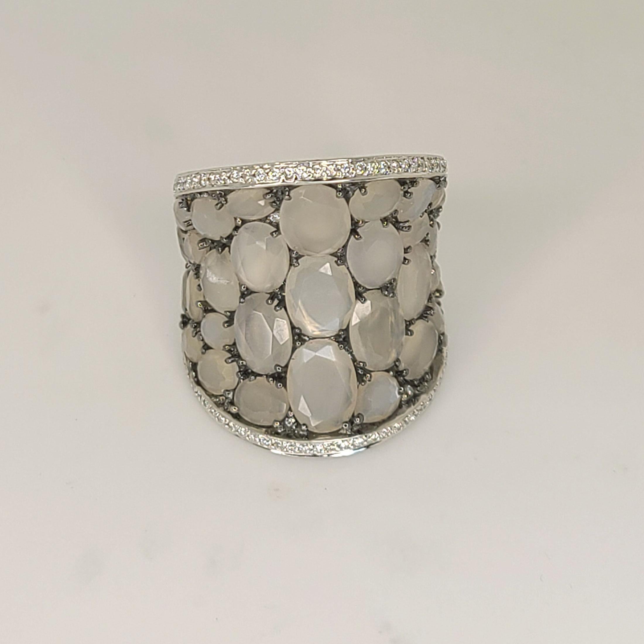 Brilliant Cut 18k Gold Moonstone Diamond Ring For Sale