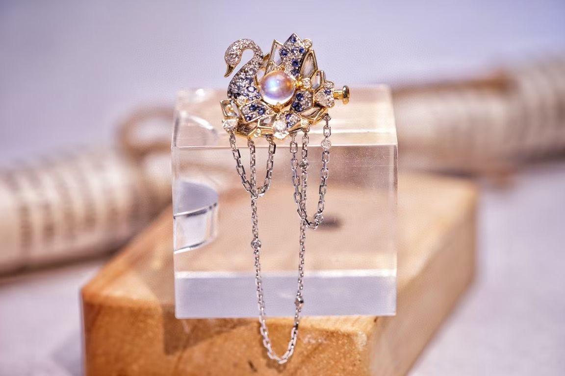 Cabochon 18K Gold Moonstone & Sapphire & Crystal ‘Swan’ Brooch/Pendant with Diamonds For Sale