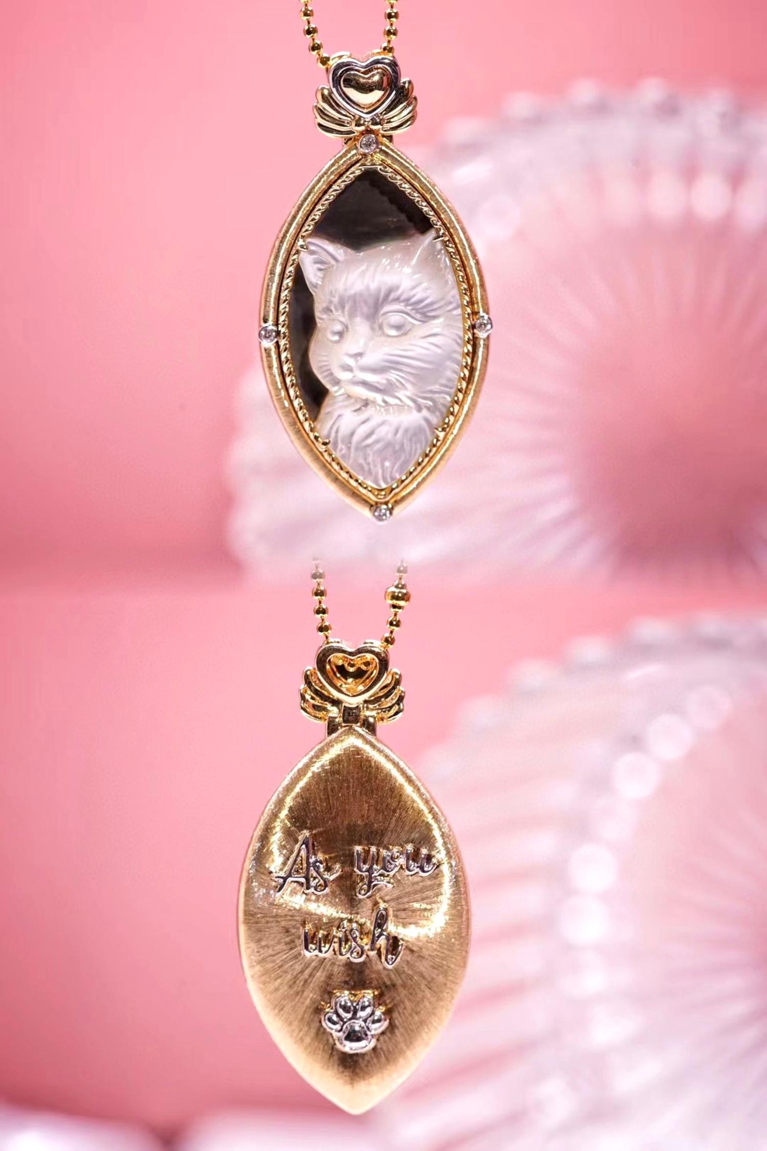 Women's or Men's 18K Gold Mother of Pearl & Diamond 'Cat' Collection Pendant Necklace For Sale