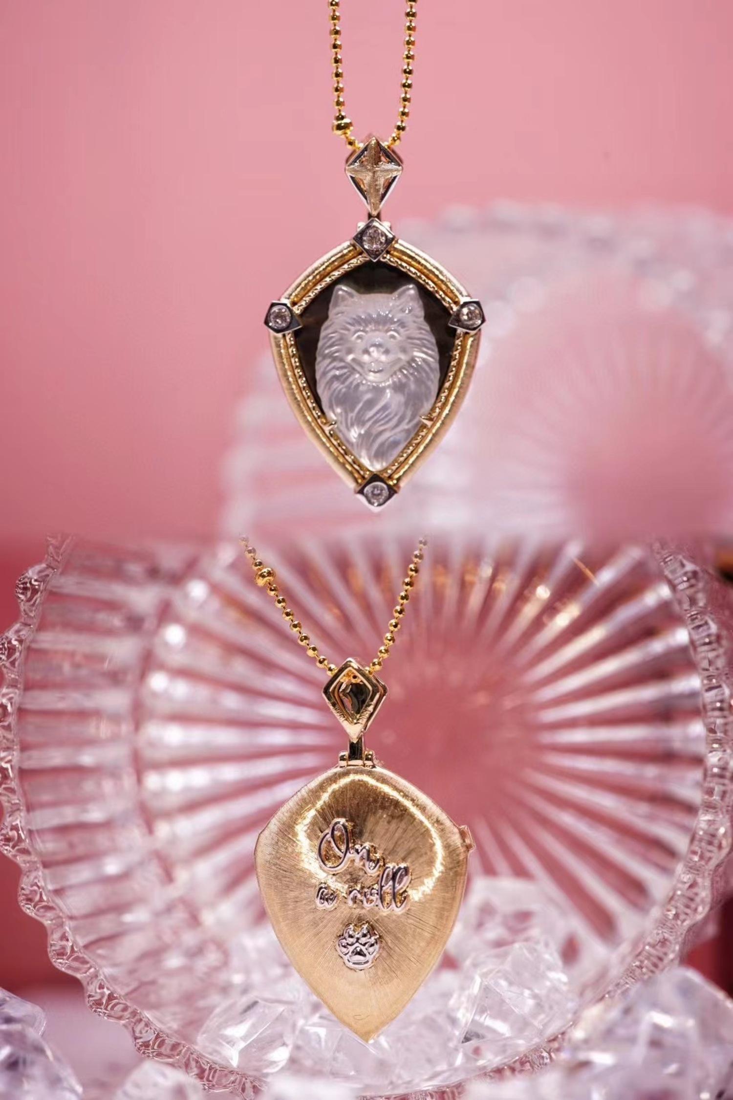 Women's or Men's 18K Gold Mother of Pearl & Diamond 'Pet' Collection Pendant Necklace For Sale