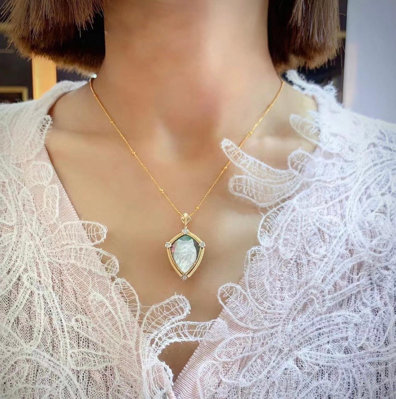 18K Gold Mother of Pearl & Diamond 'Pet' Collection Pendant Necklace For Sale 1