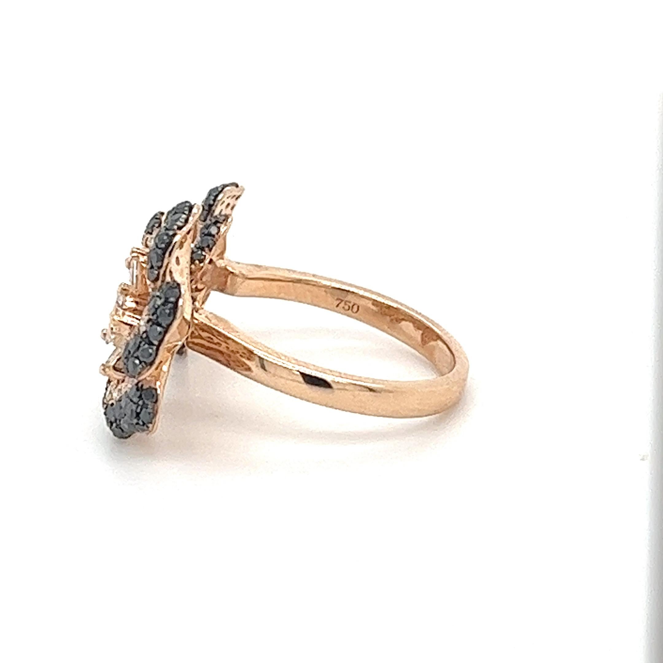 Round Cut 18K Gold Multi-Color Diamond Ring For Sale