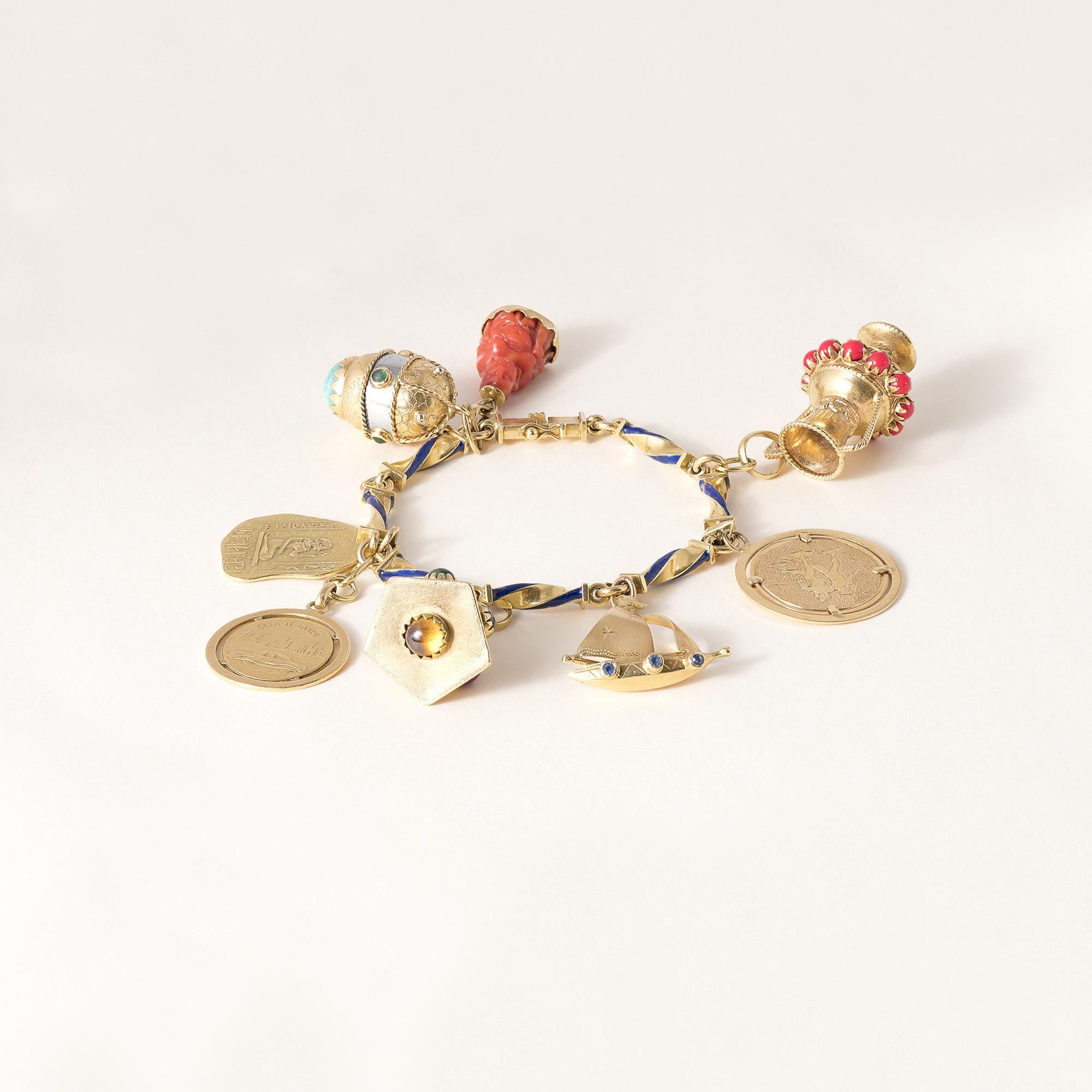 Moderno Bracciale Charm Multi Vintage in oro 18K su catena con smalto in vendita