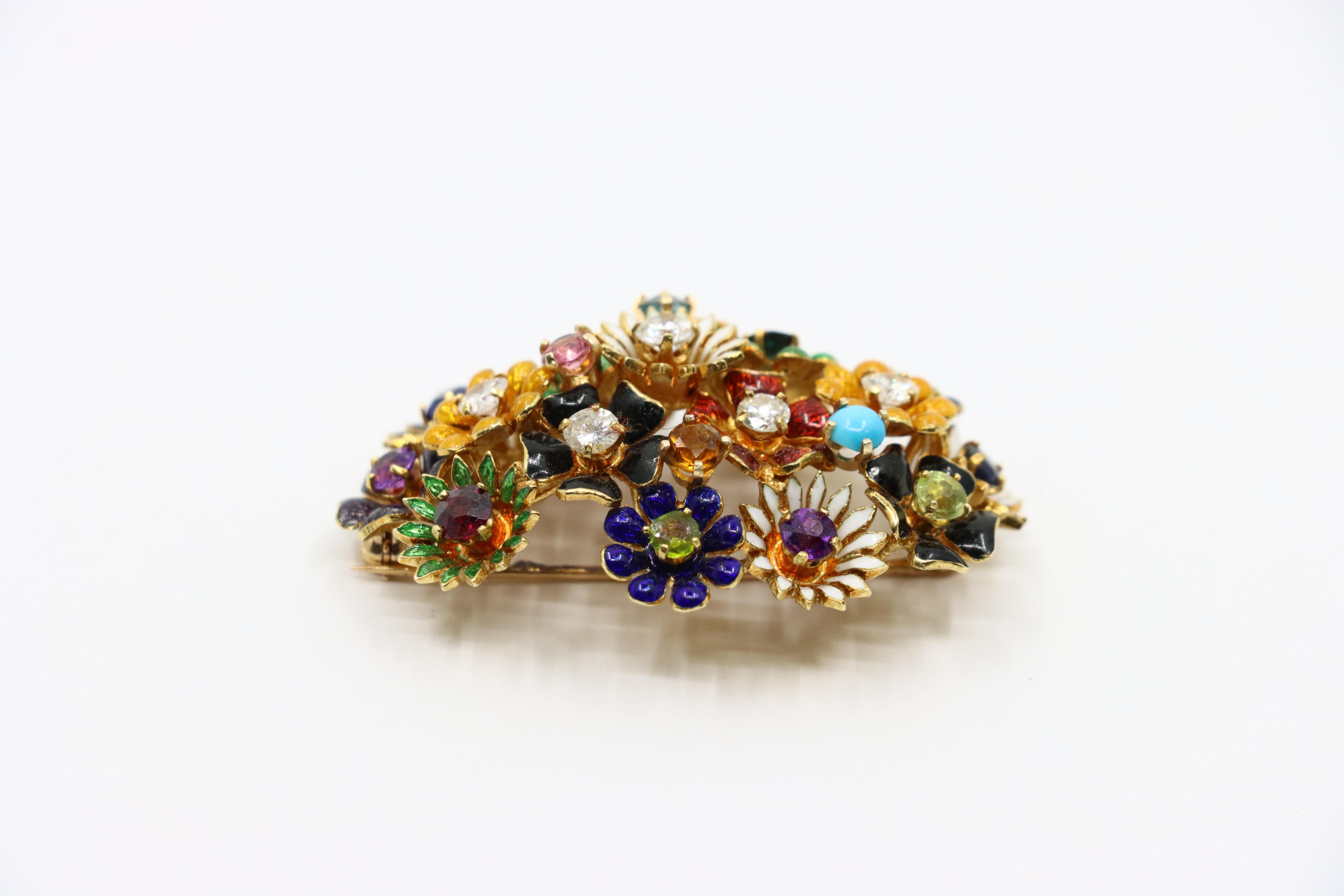 Spilla e orecchino con fiore smaltato in oro 18 carati con pietre multiple in vendita 7