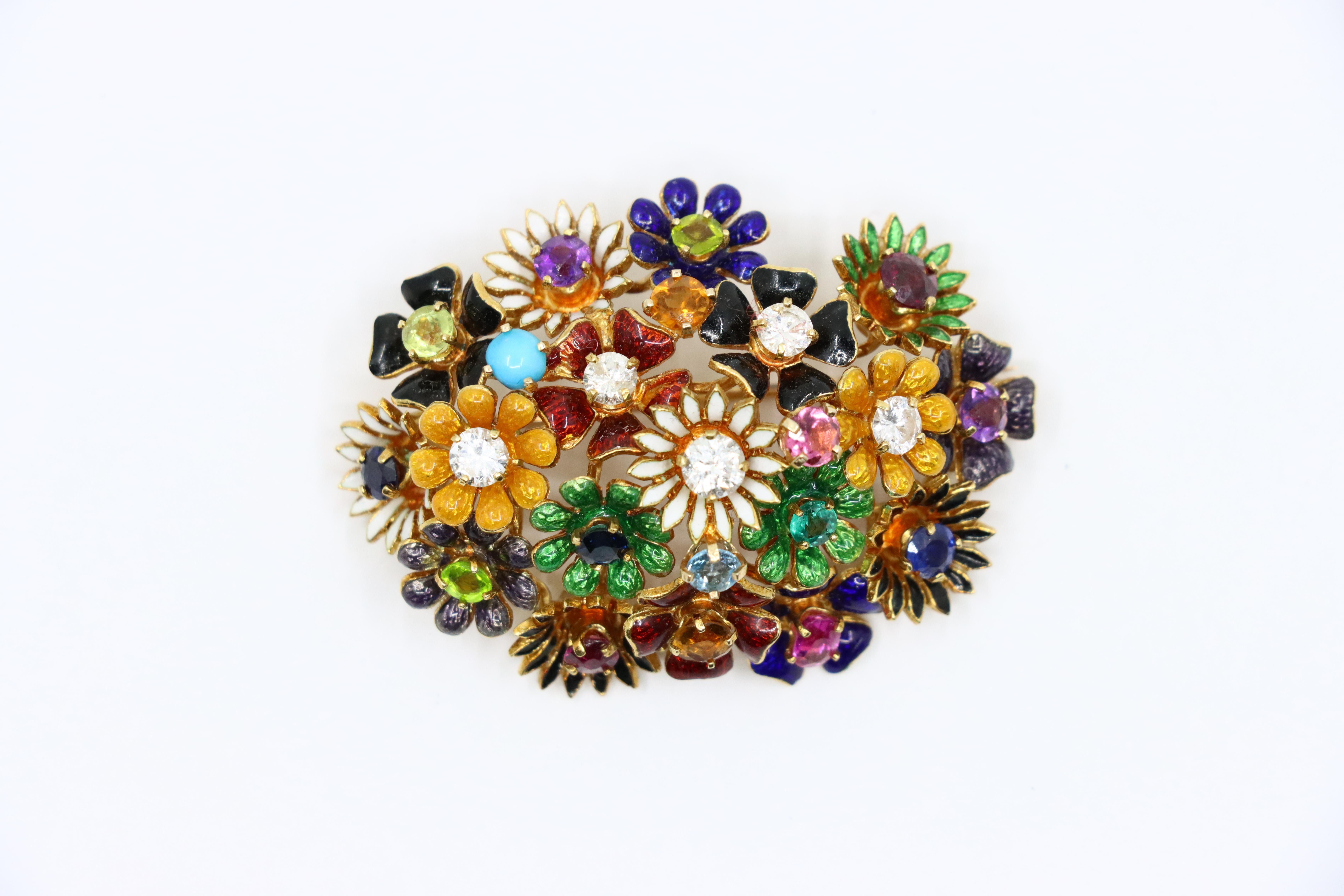 Spilla e orecchino con fiore smaltato in oro 18 carati con pietre multiple in vendita 4