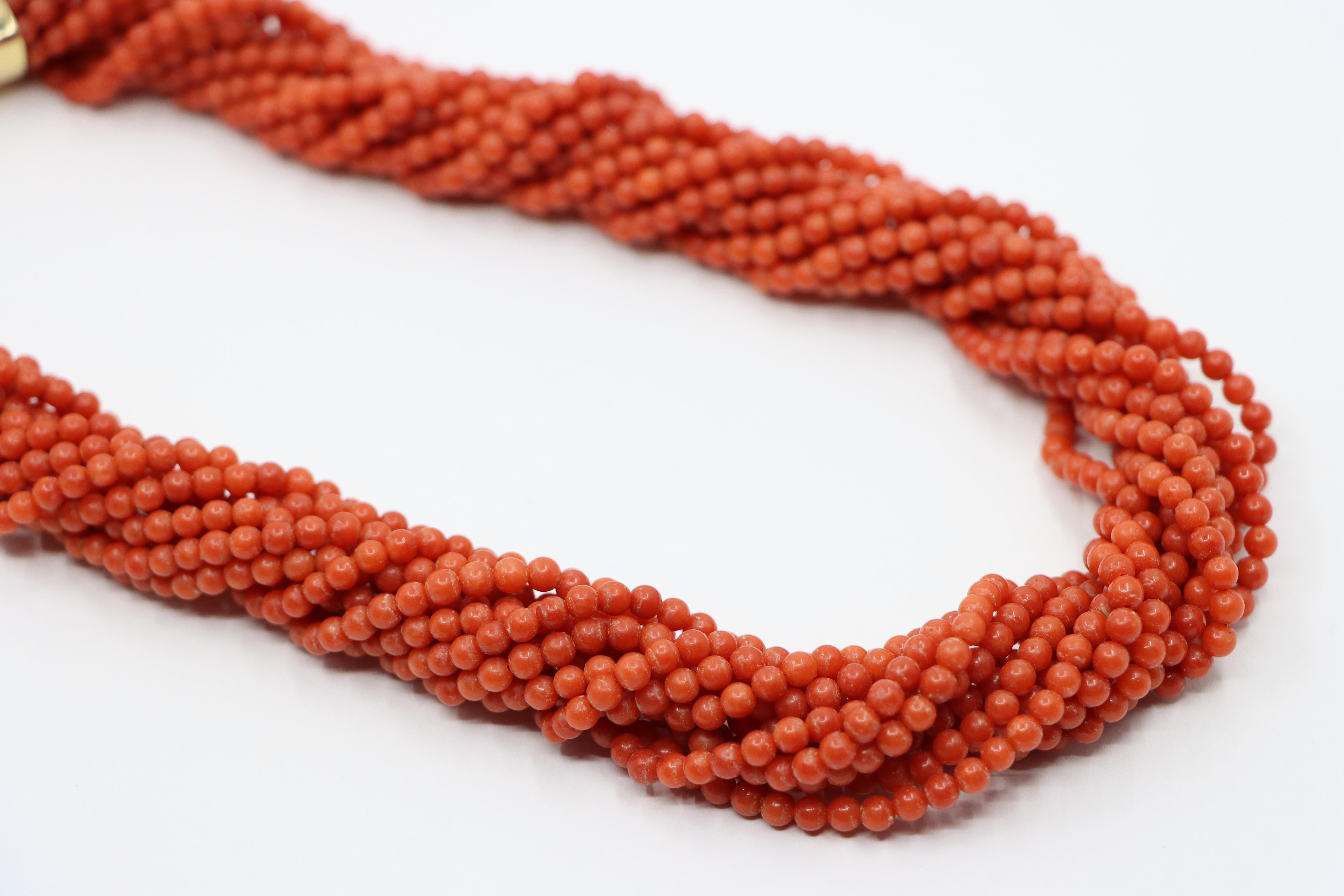 18K Gold Muti-Stands Coral Beads Necklace In Good Condition For Sale In Flushing, NY