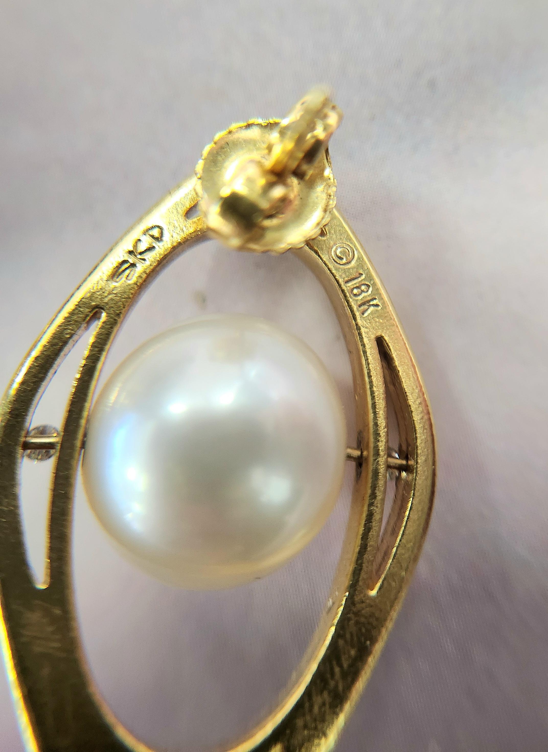 Orecchini con perle e diamanti in oro 18 carati N. Oval Viewpoint di Scott Keating In condizioni ottime in vendita a Los Angeles, CA