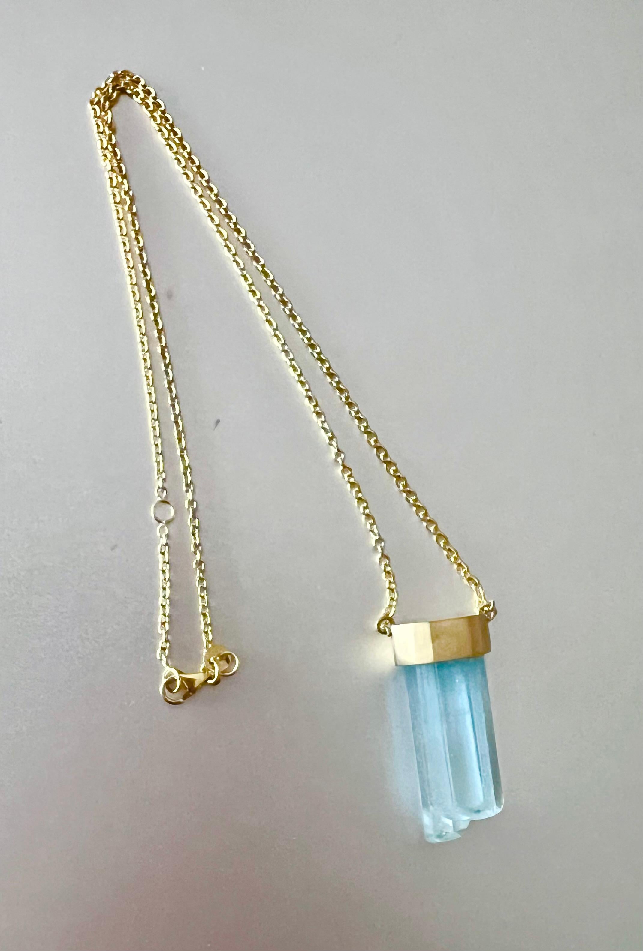 Artisan Collier de cristal de manifestation en or 18k avec aigue-marine naturelle, unique en son genre en vente