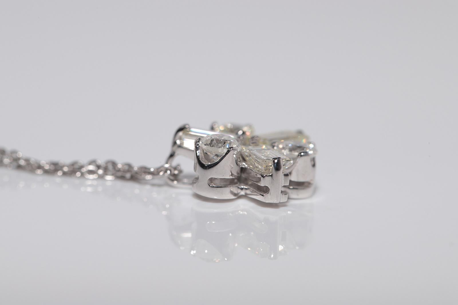 Collana con ciondolo in oro 18k con diamanti naturali taglio Baguette e Brilliante in vendita 1