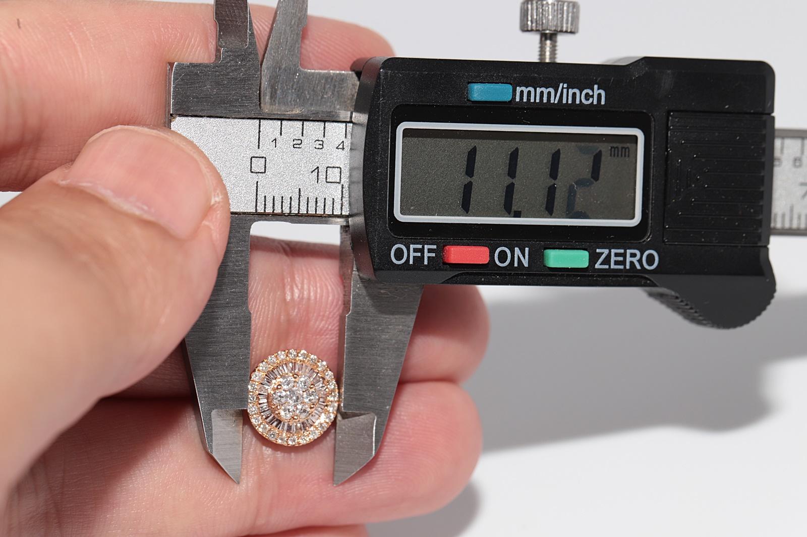 18 Karat Gold Ohrstecker mit natürlichem Diamanten im Baguetteschliff und Brillantschliff im Angebot 5