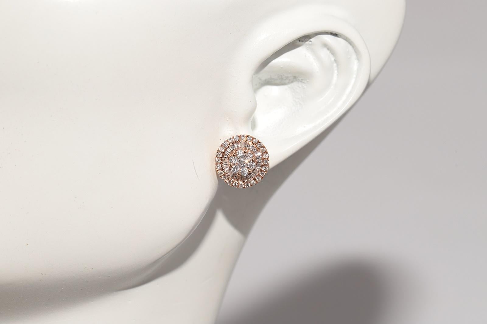 Boucles d'oreilles en or 18k ornées de diamants naturels taille baguette et taille brillant en vente 8