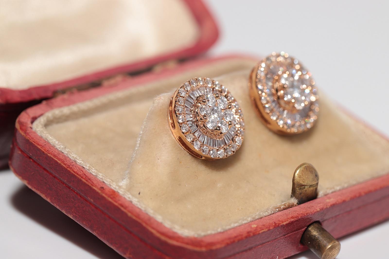 Moderne Boucles d'oreilles en or 18k ornées de diamants naturels taille baguette et taille brillant en vente