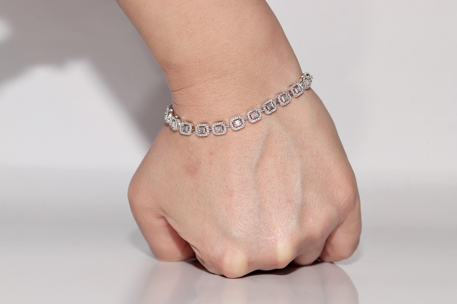 18k Gold Natürlicher Diamant im Baguetteschliff und Brillantschliff  Tennis-Armband im Angebot 11