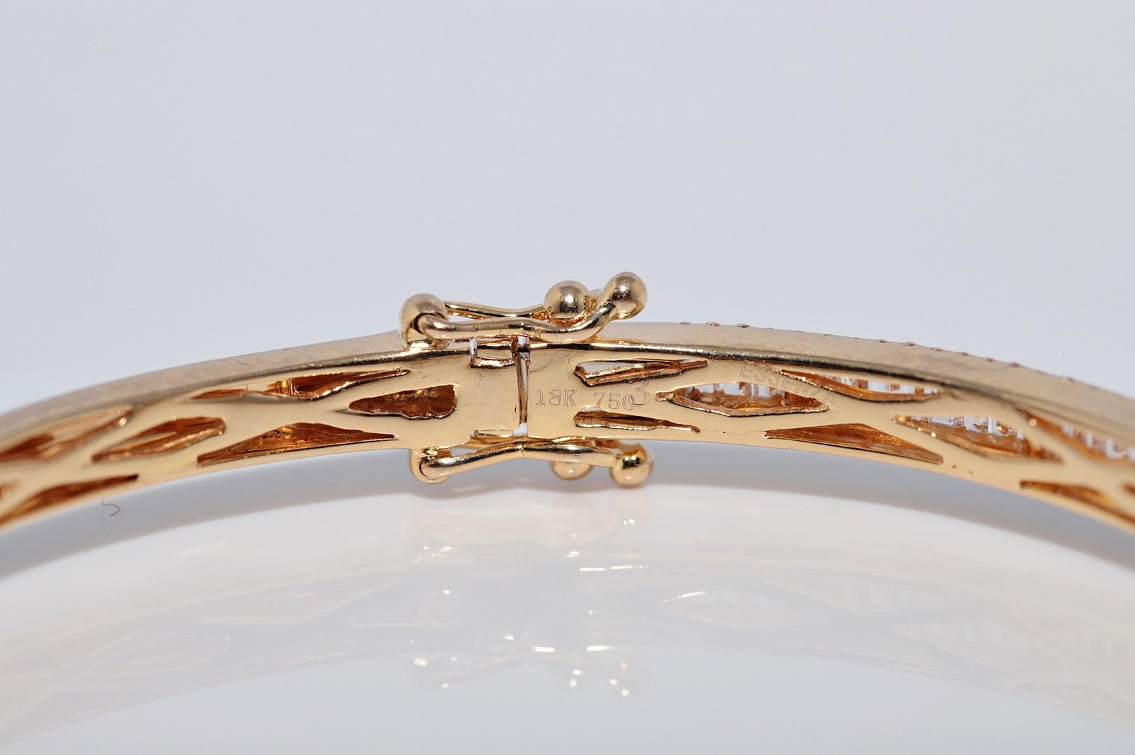 18k Gold Natürlicher Baguetteschliff Diamant und Brillantschliff Diamant-Armreif im Angebot 7