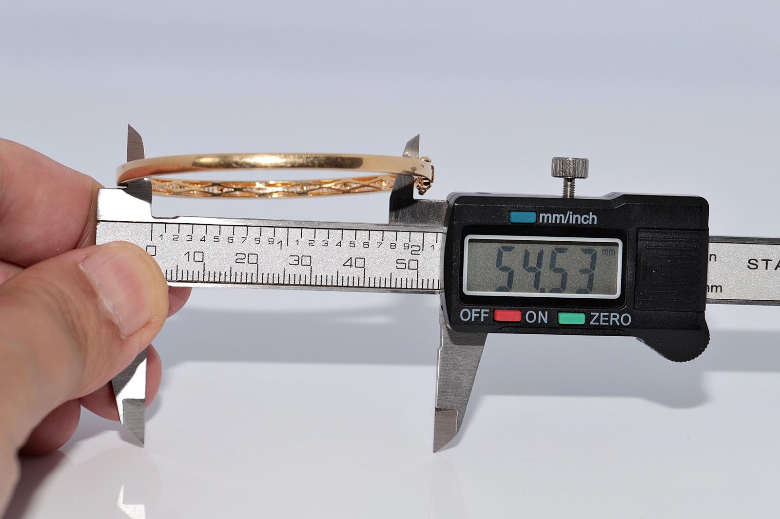 18k Gold Natürlicher Baguetteschliff Diamant und Brillantschliff Diamant-Armreif im Angebot 9