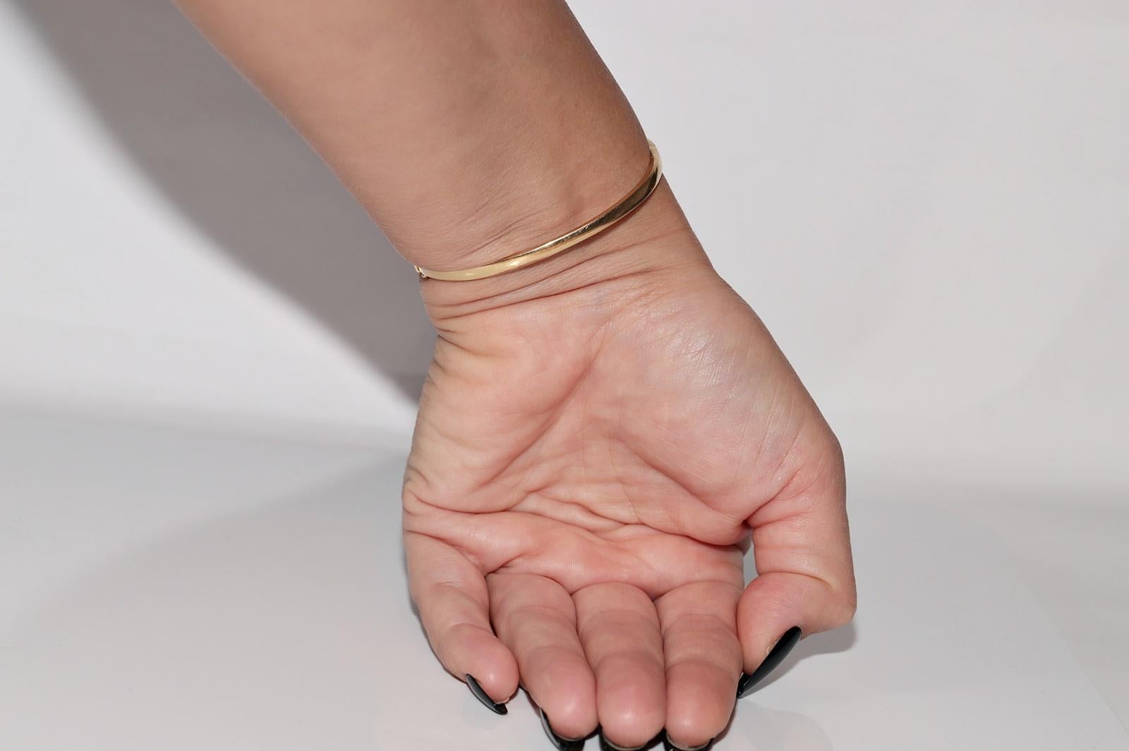 18k Gold Natürlicher Baguetteschliff Diamant und Brillantschliff Diamant-Armreif im Angebot 14