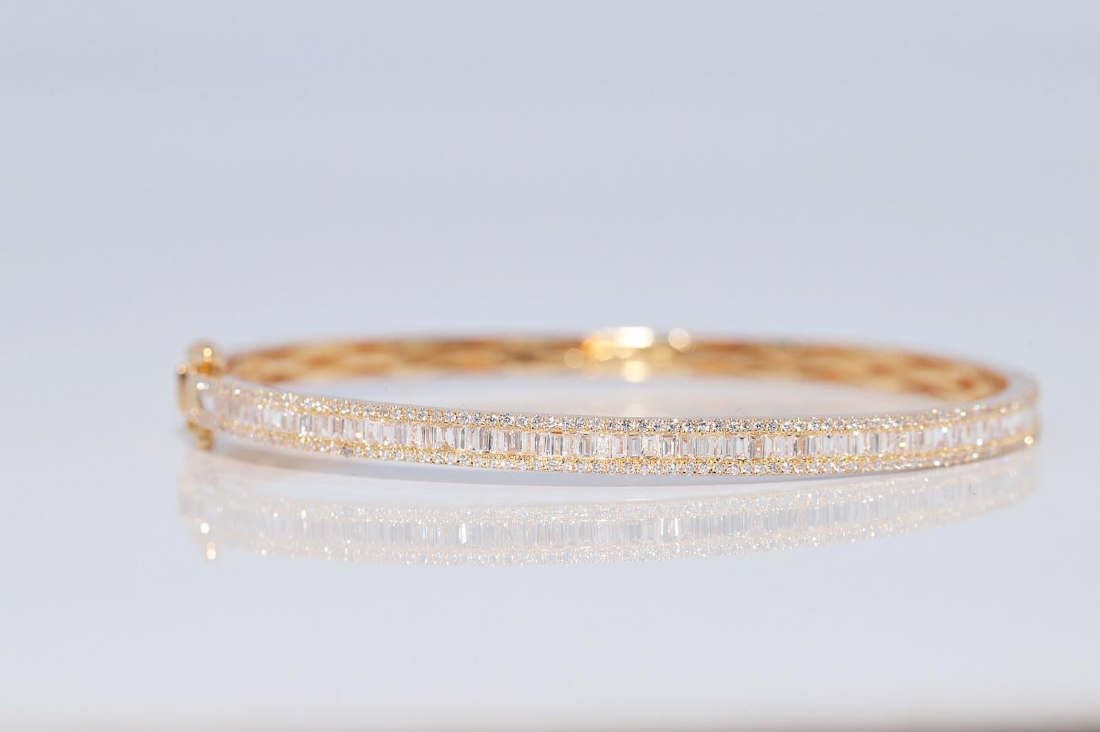 18k Gold Natürlicher Baguetteschliff Diamant und Brillantschliff Diamant-Armreif Damen im Angebot