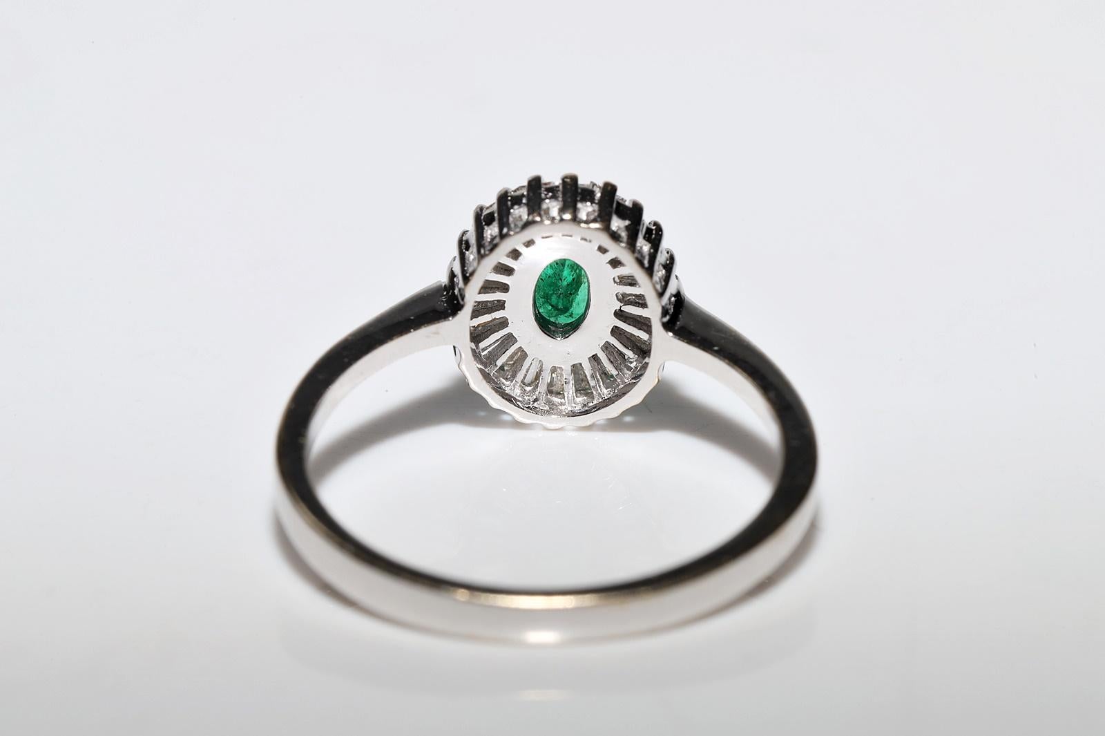 18 Karat Gold Natürlicher Diamant im Baguetteschliff und ovaler Smaragd Dekorierter Ring im Angebot 5