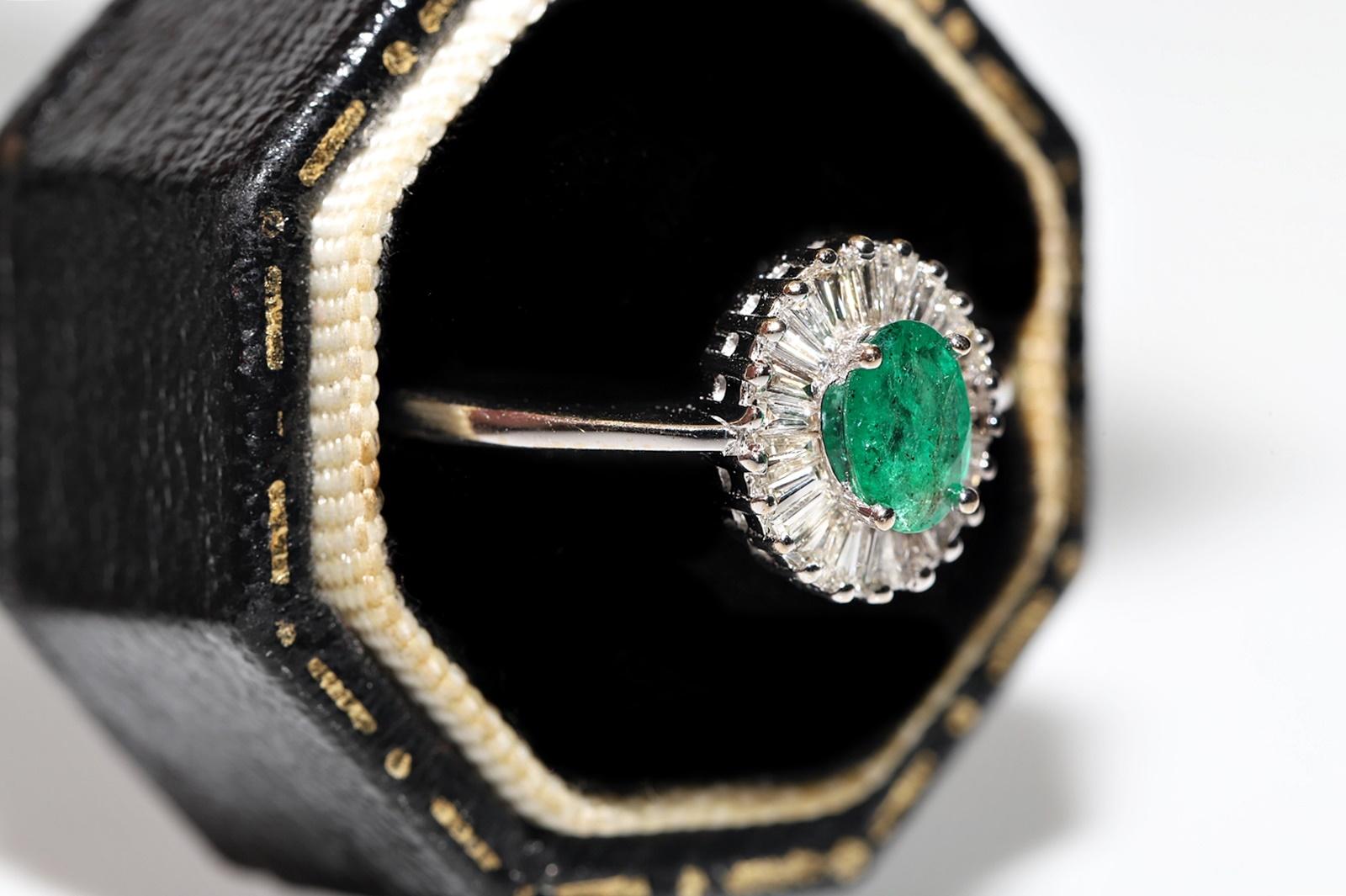 18k Gold Natural Baguette Cut Diamond And Oval Emerald Decorated Ring For Sale 10