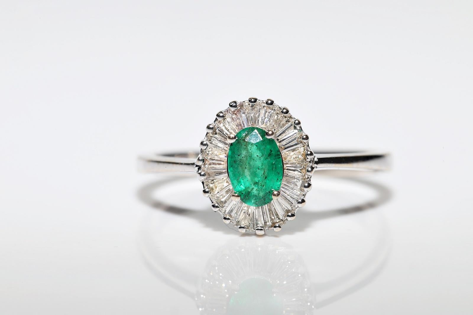 Women's 18k Gold Natural Baguette Cut Diamond And Oval Emerald Decorated Ring For Sale