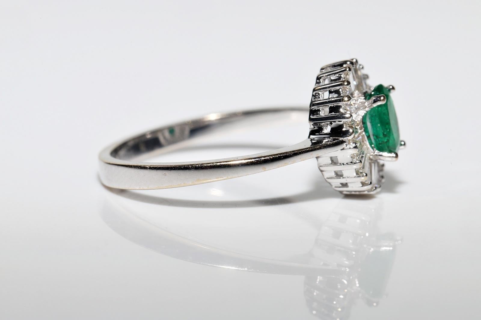 18k Gold Natural Baguette Cut Diamond And Oval Emerald Decorated Ring For Sale 2