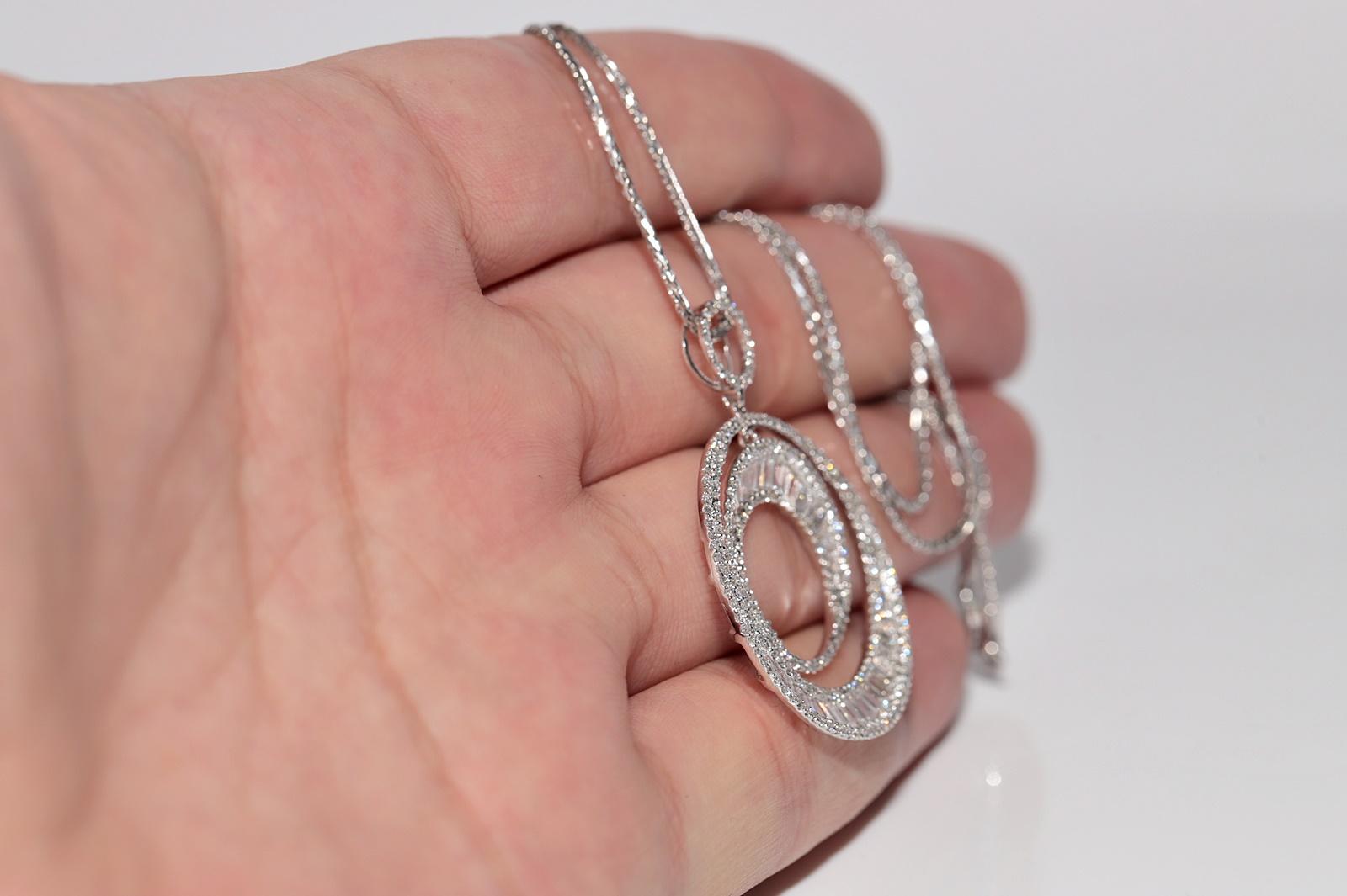18k Gold Natural Baguette Cut Diamond Decorated Pendant Necklace For Sale 4
