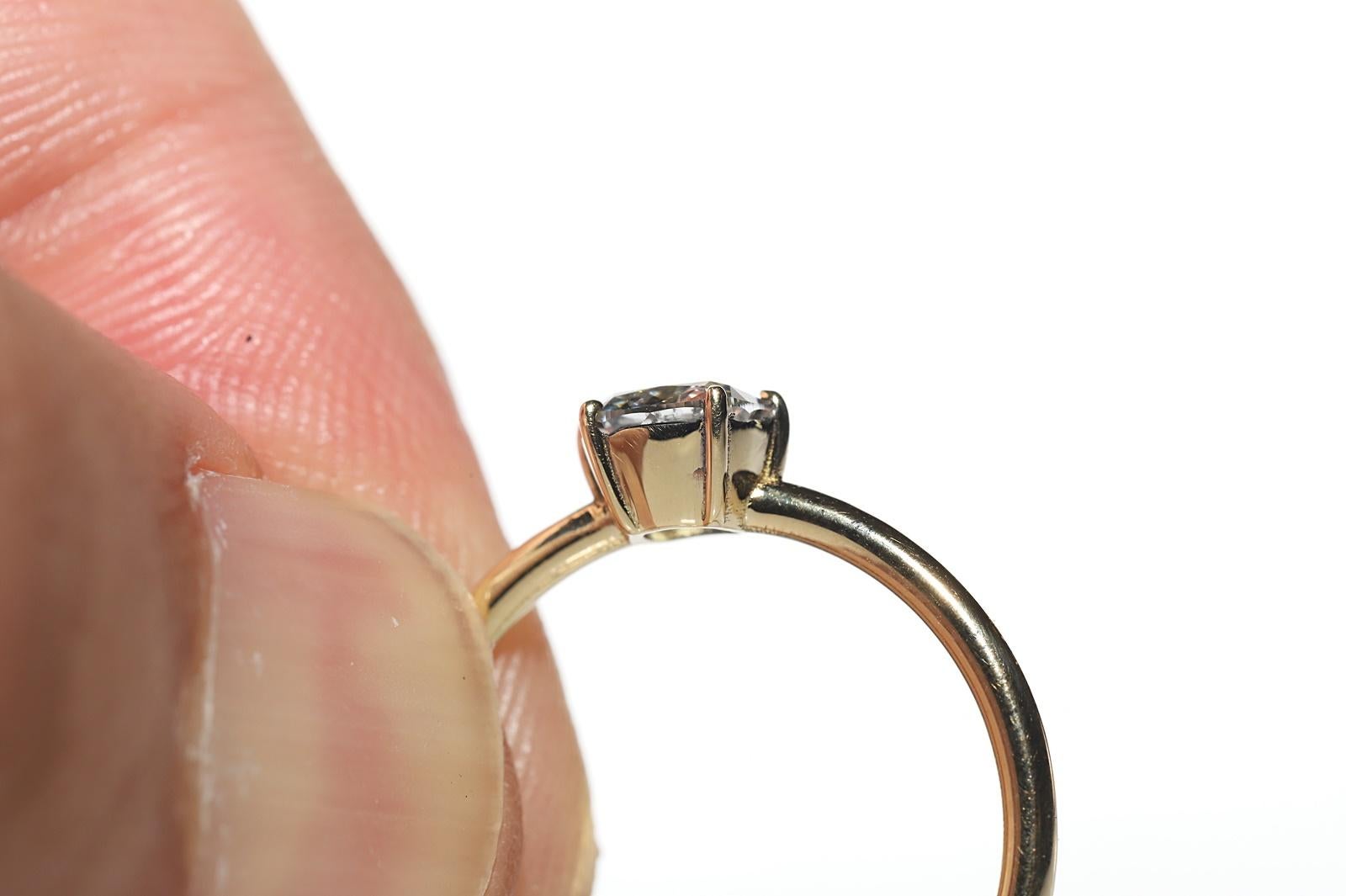 Anillo de compromiso solitario decorado con diamantes naturales talla cojín de oro de 18k en venta 4