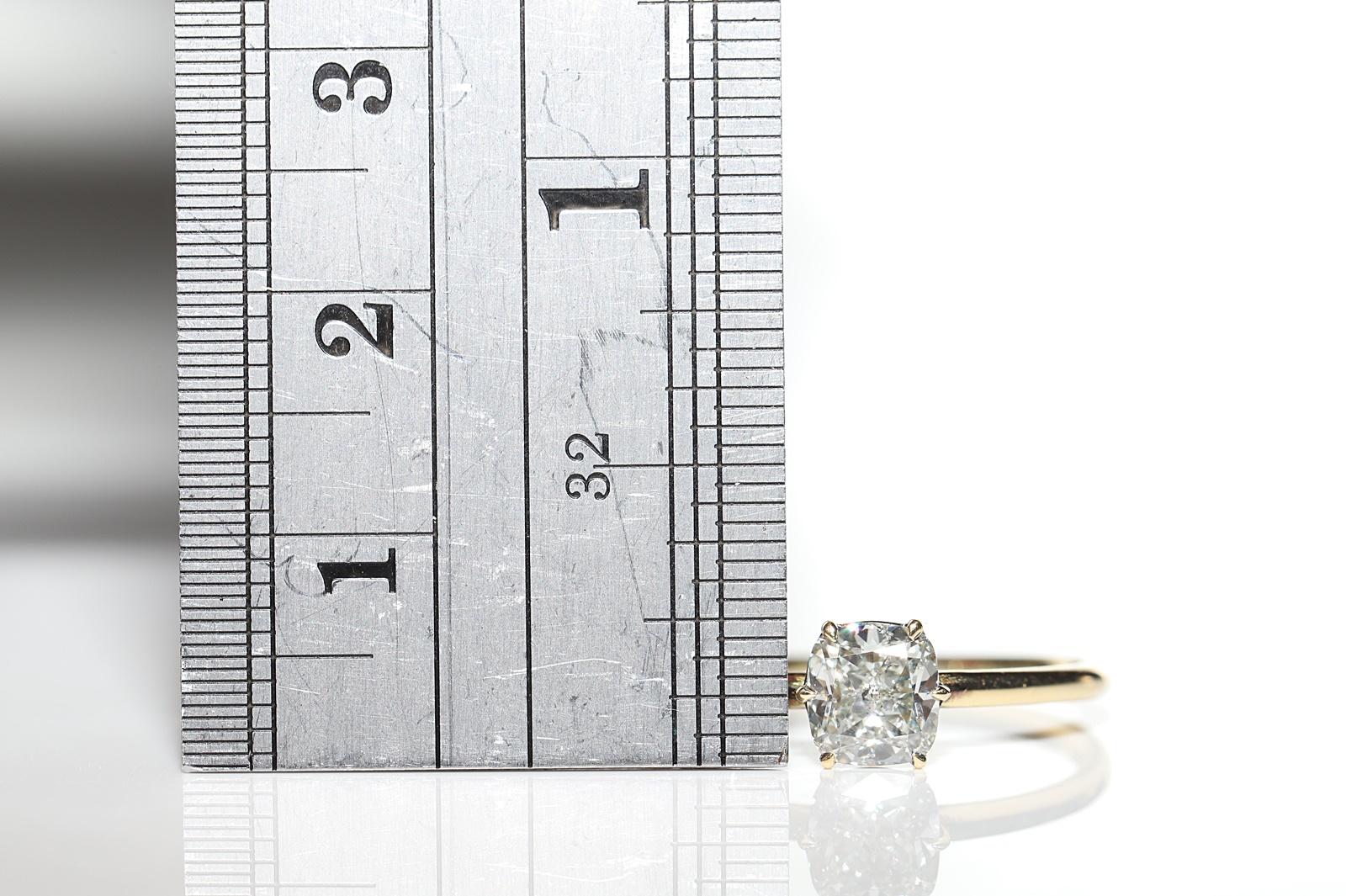 Bague de fiançailles solitaire en or 18k ornée d'un diamant naturel taillé en coussin en vente 5