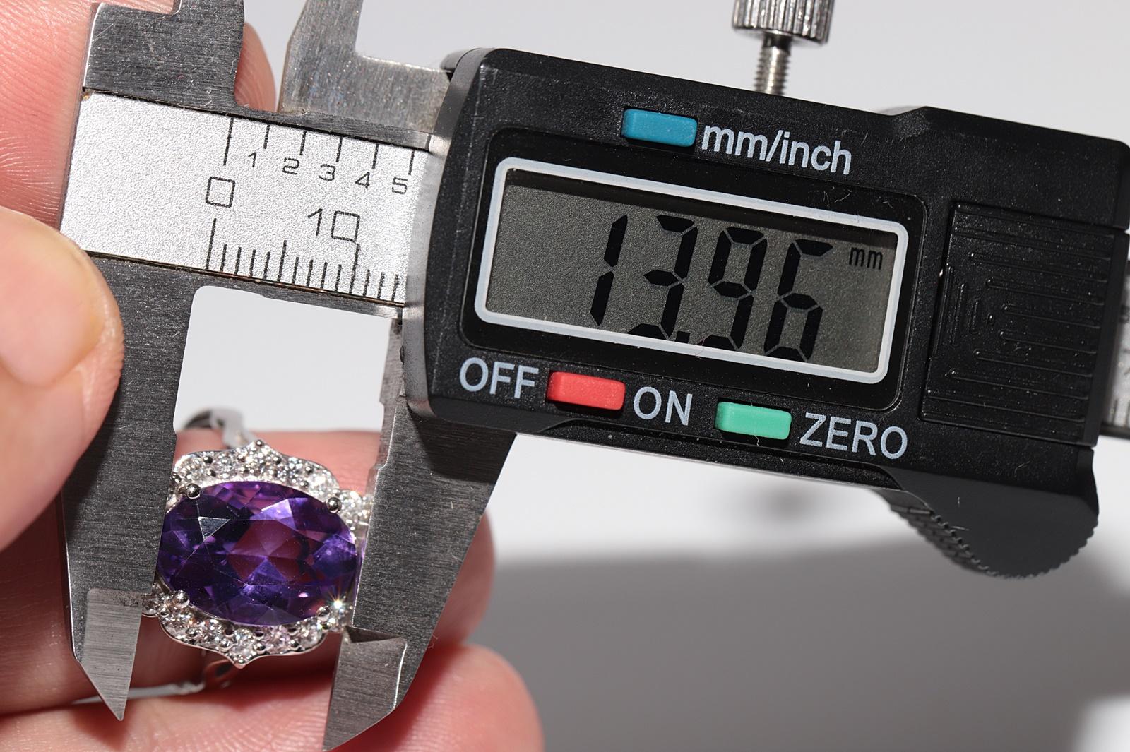 Anillo Fuerte de Oro de 18 K Decorado con Diamantes Naturales y Amatistas en venta 6