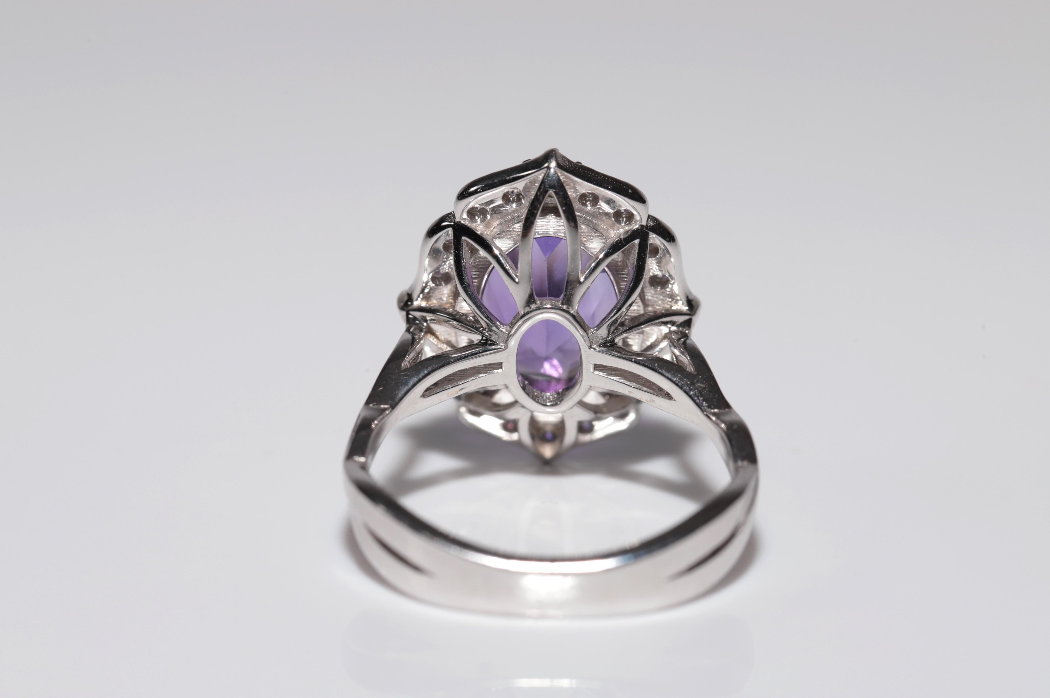 Anillo Fuerte de Oro de 18 K Decorado con Diamantes Naturales y Amatistas en venta 1