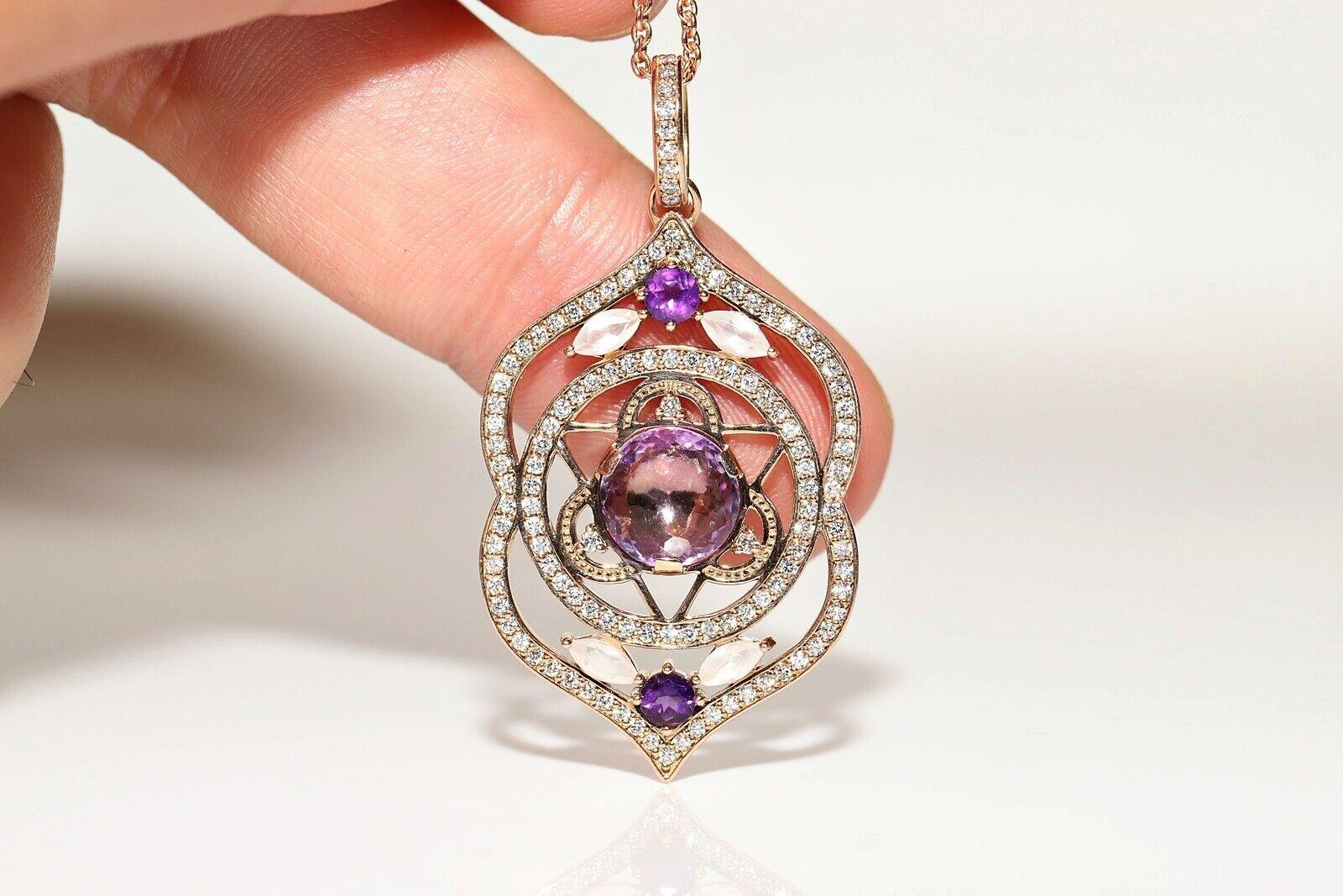 En très bon état.
Le poids total est de 11,3 grammes.
Totally est un diamant  environ 2 carats.
Le diamant est de couleur G et de taille vvs-vs-s1.
La longueur totale de la chaîne est de 45 cm.
N'hésitez pas à nous contacter pour toute question.