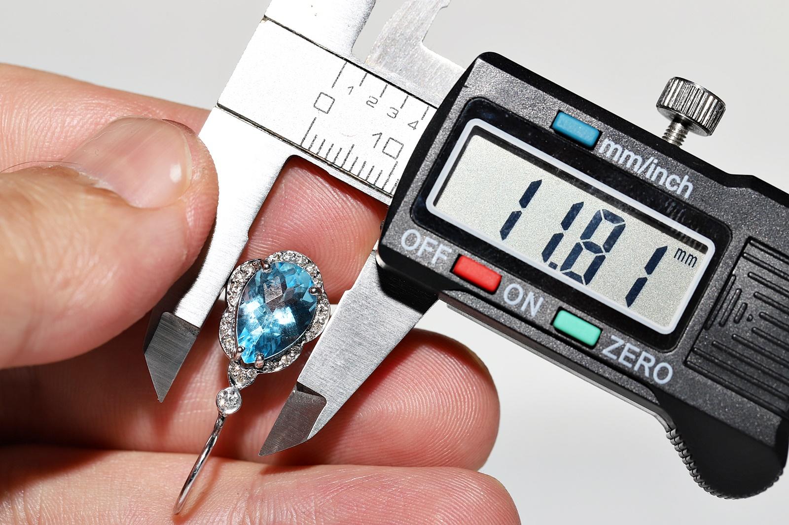 18 Karat Gold Natürlicher Diamant und blauer Topas  Verzierter Tropfenohrring  im Angebot 8