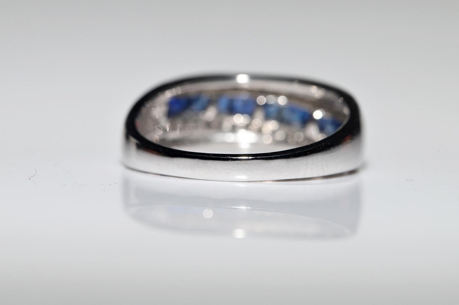 Bague en or 18k ornée d'un diamant naturel et d'un saphir taille baguette en vente 9