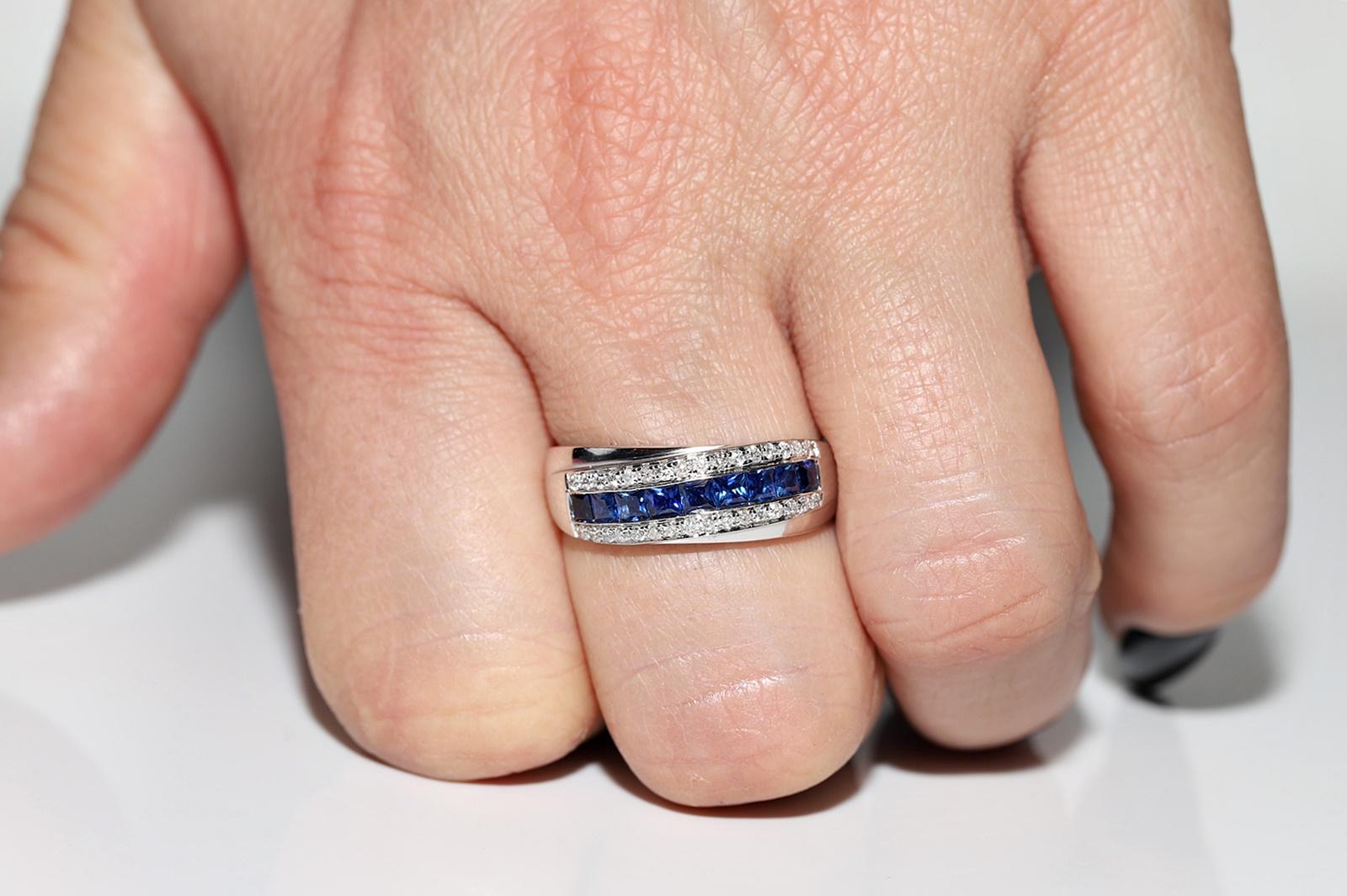 Rétro Bague en or 18k ornée d'un diamant naturel et d'un saphir taille baguette en vente