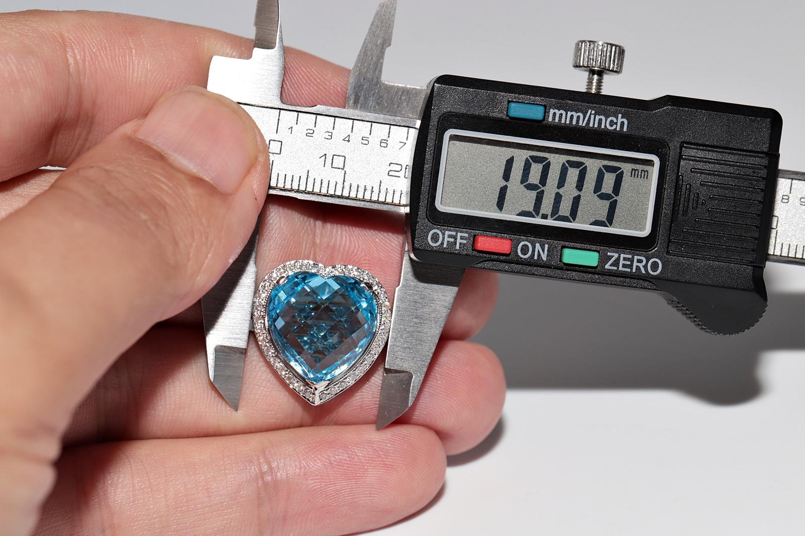 Bague en or 18 carats ornée d'un diamant naturel et d'une topaze bleue en forme de coeur fort en vente 3