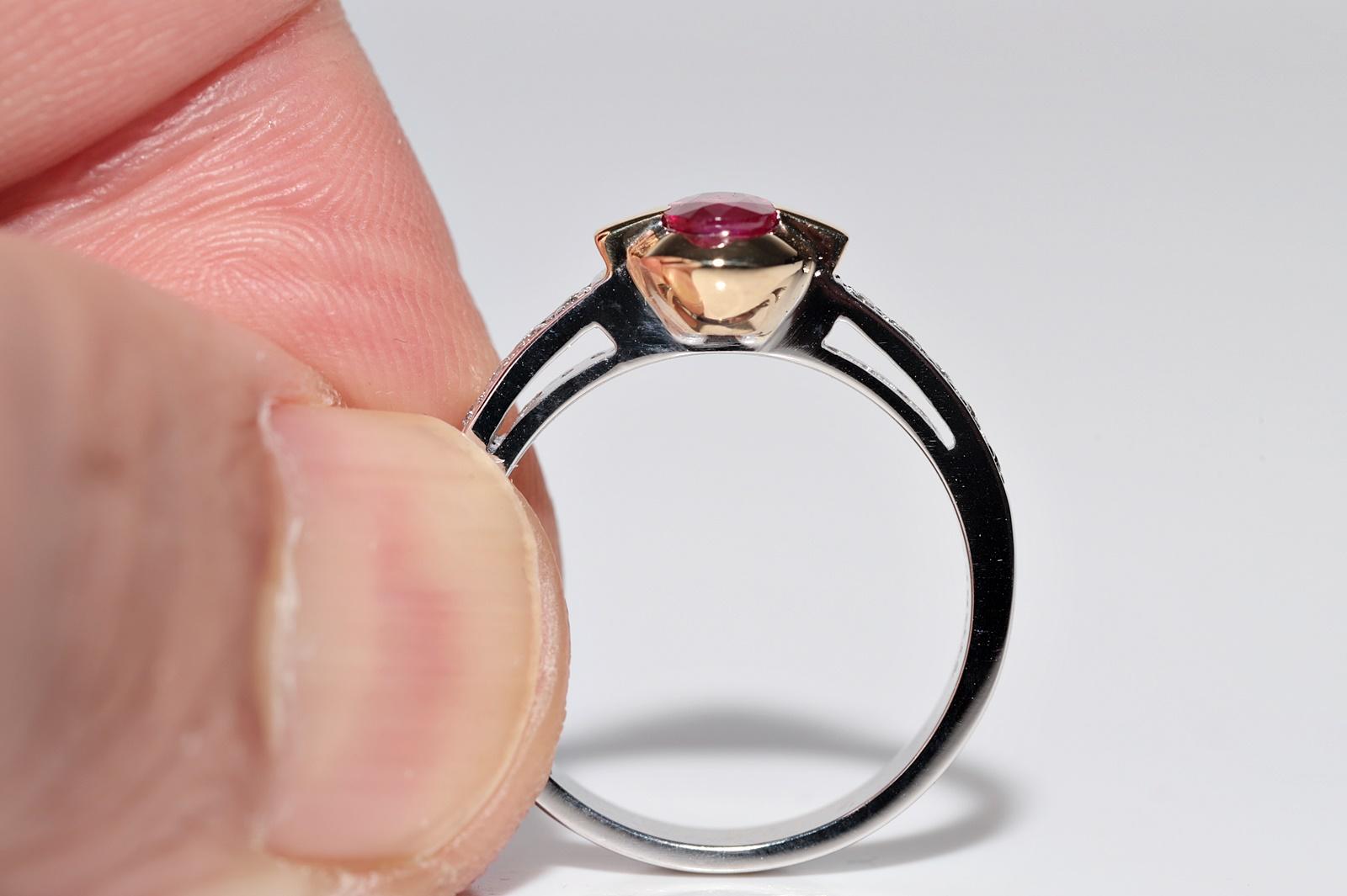 Anillo de Oro de 18 K Decorado con Diamantes Naturales y Rubí Tallado en Cabujón en venta 6