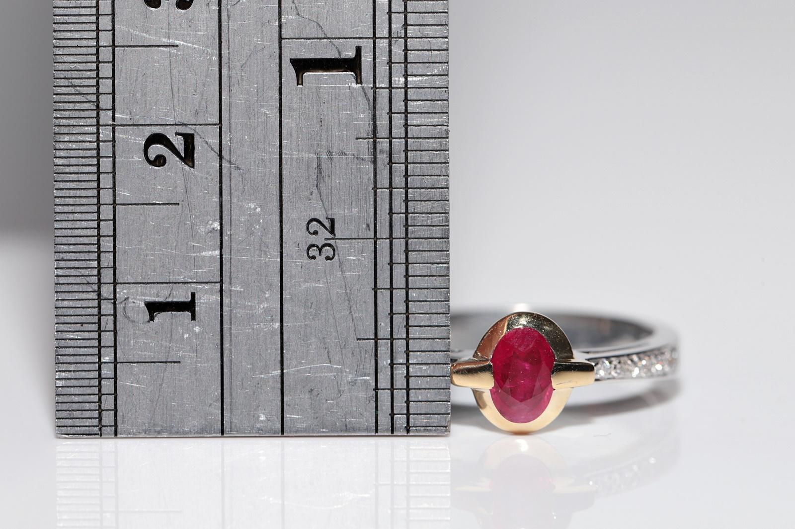 Anillo de Oro de 18 K Decorado con Diamantes Naturales y Rubí Tallado en Cabujón en venta 7