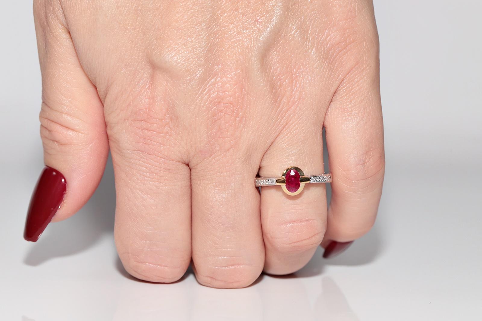 Anillo de Oro de 18 K Decorado con Diamantes Naturales y Rubí Tallado en Cabujón en venta 10
