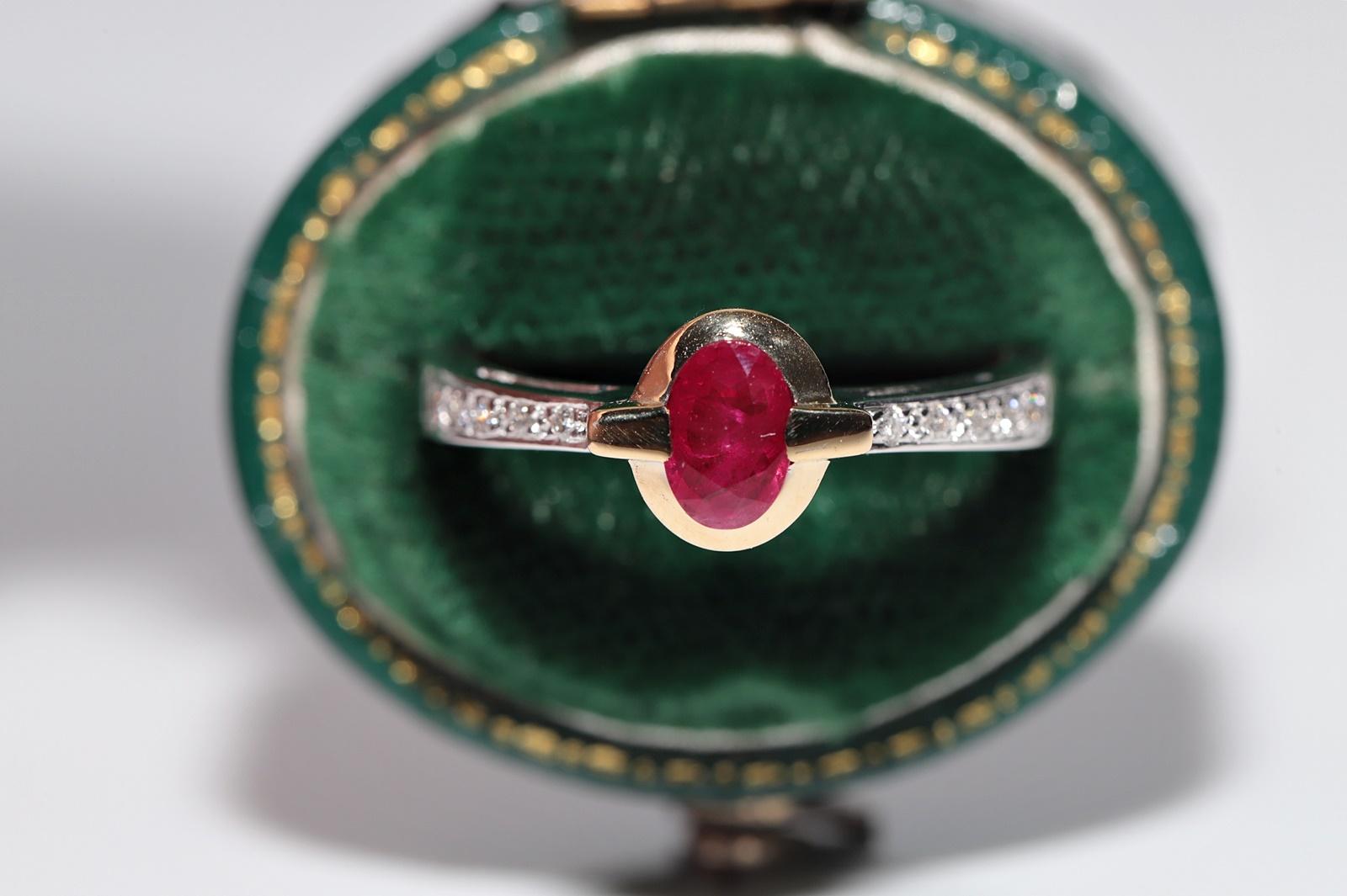 En muy buen estado.
El peso total es de 5,1 gramos.
Totalmente es diamante 0,15 ct.
El diamante es de color F y claridad vvs-vs.
Totalmente es rubí 0,45 ct.
La talla del anillo es US 7.25 
Podemos fabricar cualquier tamaño.
La caja no está