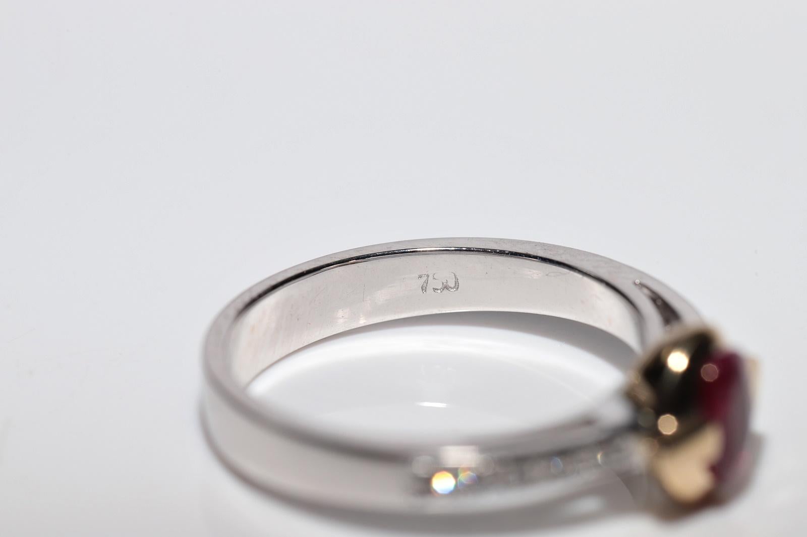 Anillo de Oro de 18 K Decorado con Diamantes Naturales y Rubí Tallado en Cabujón en venta 3