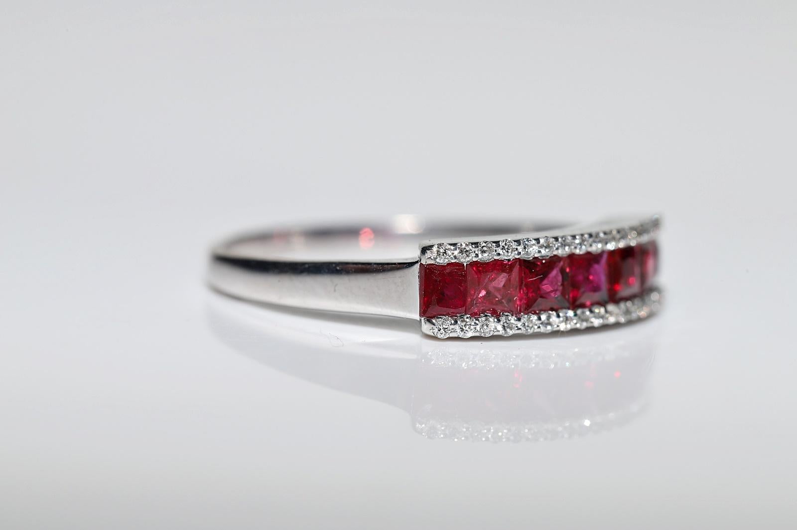 18k Gold Natural Diamond And Caliber Ruby Decorated Pretty Band Ring  In Good Condition For Sale In Fatih/İstanbul, 34