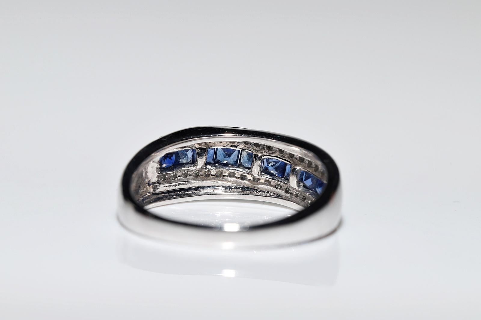 Bague en or 18k ornée d'un diamant naturel et d'un saphir taille baguette en vente 5