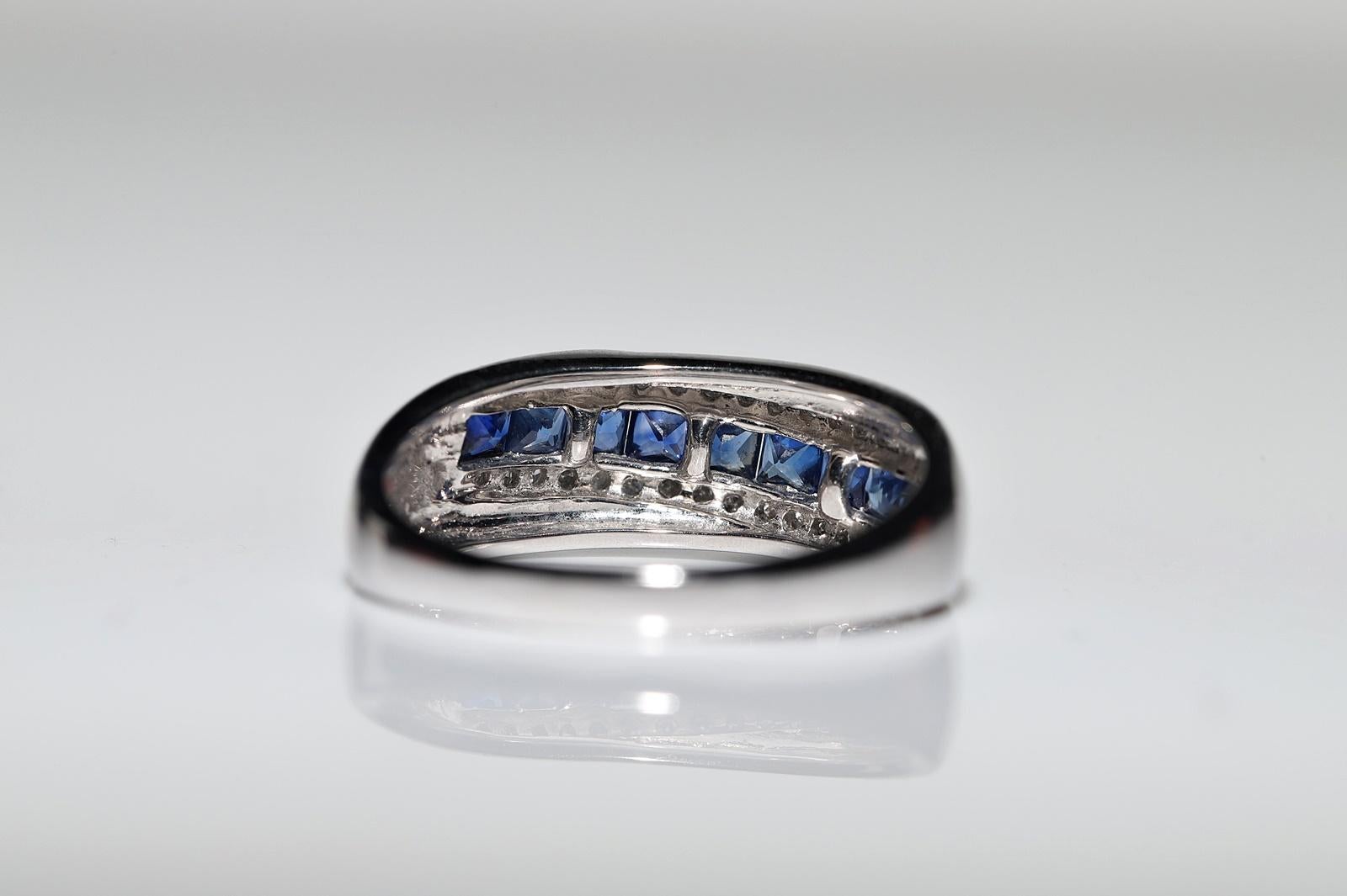Bague en or 18k ornée d'un diamant naturel et d'un saphir taille baguette en vente 10