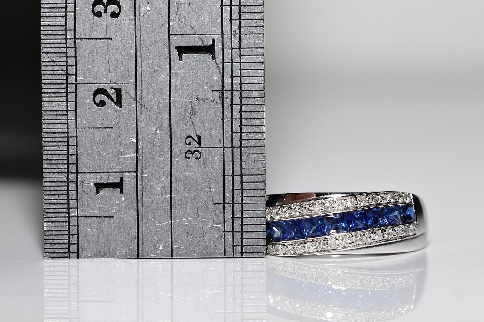 Bague en or 18k ornée d'un diamant naturel et d'un saphir taille baguette en vente 11